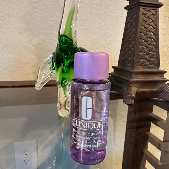 New! 💕4/30💕CLINIQUE Take The Day Off Makeup Remo… - Picture 3 of 8